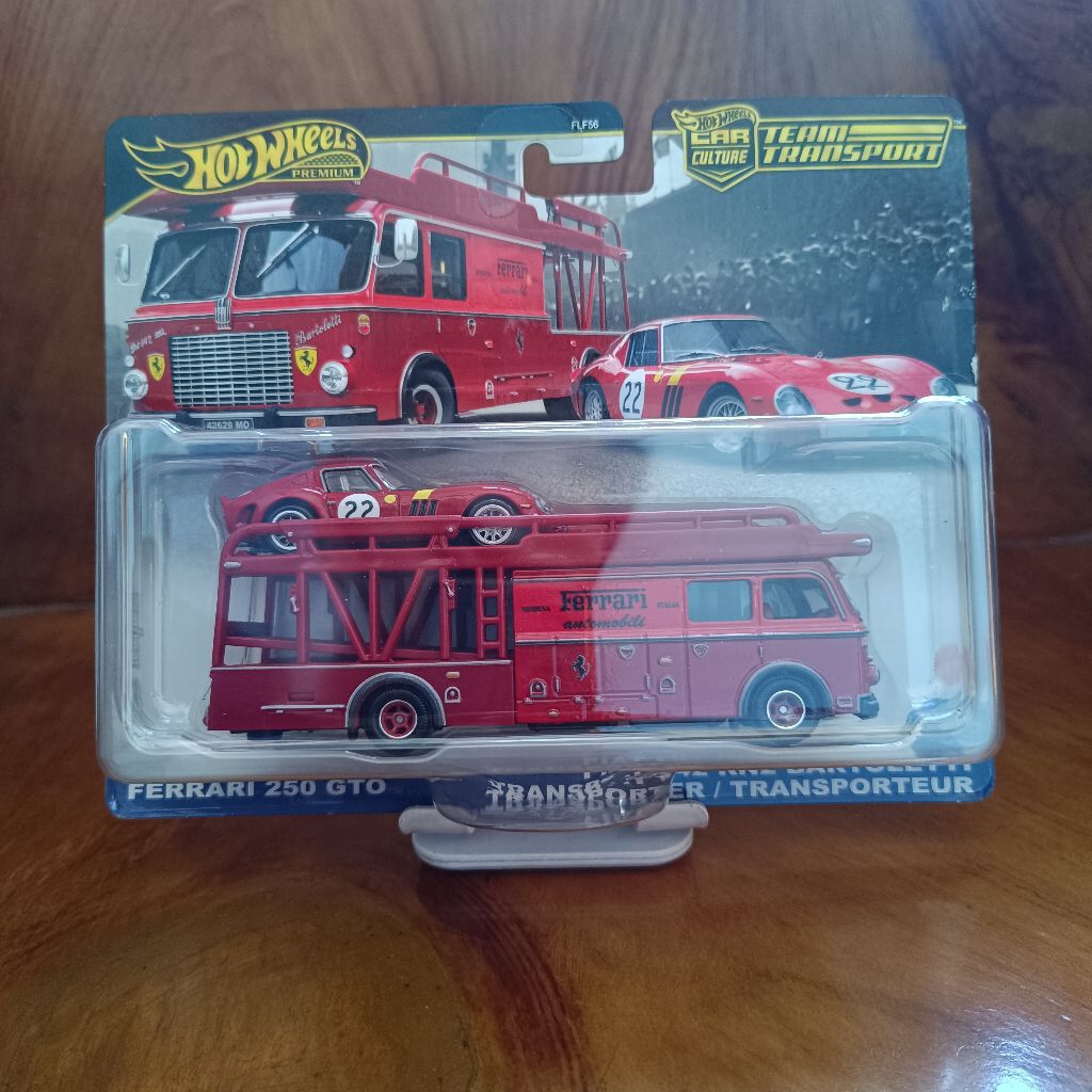 Hot Wheels Ferrari Team Transport