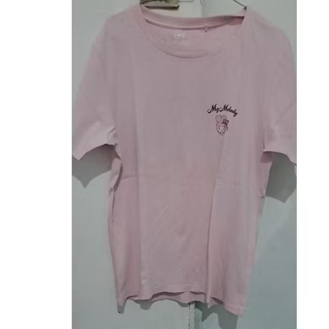 Preloved - Kaos Uniqlo Melody
