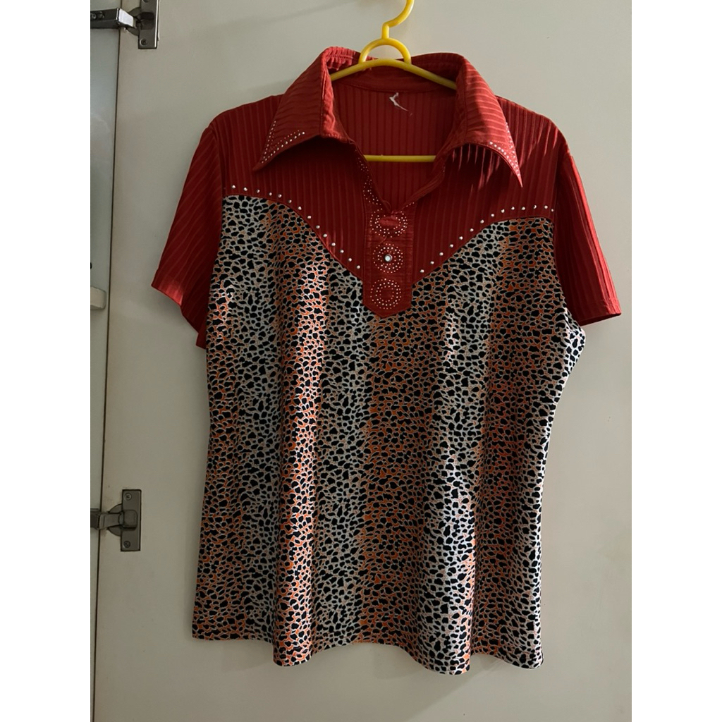Atasan Wanita Warna Merah Bata (Terracota) Motif Jacquard
