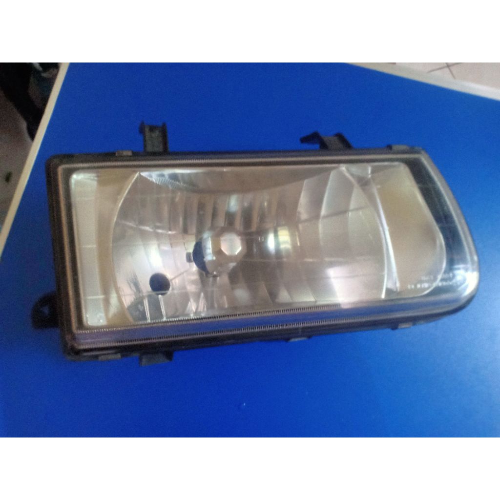lampu depan ISUZU panther kanan
