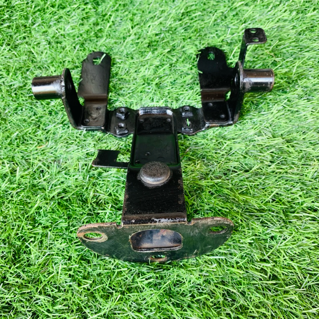 Breket Dudukan Lampu Belakang Suzuki RC 100 Bravo Original copotan Motor