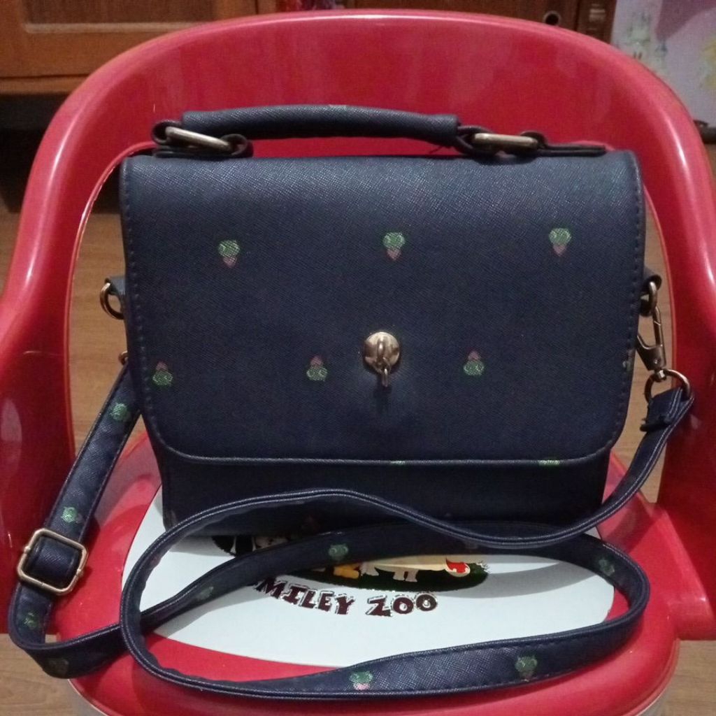 Tas Sling Wanita Monza