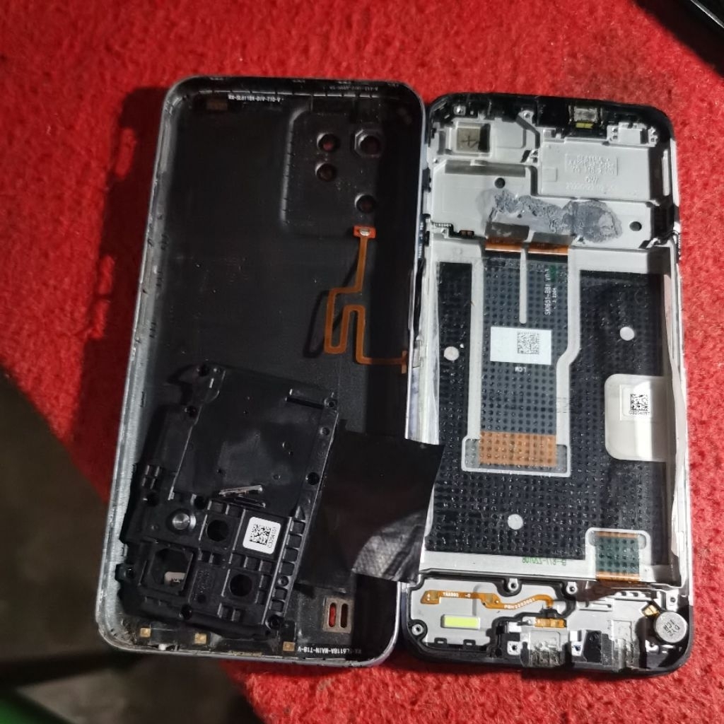 tulang tengah tutup belakang lcd ori realme c31 100% ori suda tes normal. minus baca deskripsi.