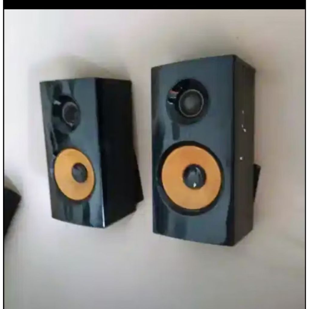 Speaker center