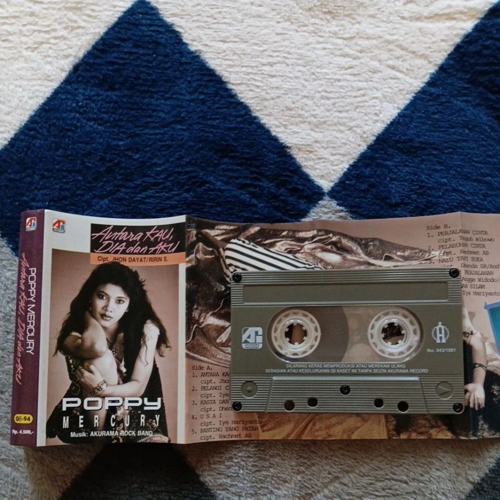 Kaset Pita Poppy Mercury album Antara Kau,Dia,dan Aku