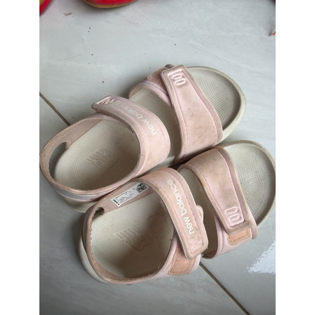 sepatu sandal new balance anak