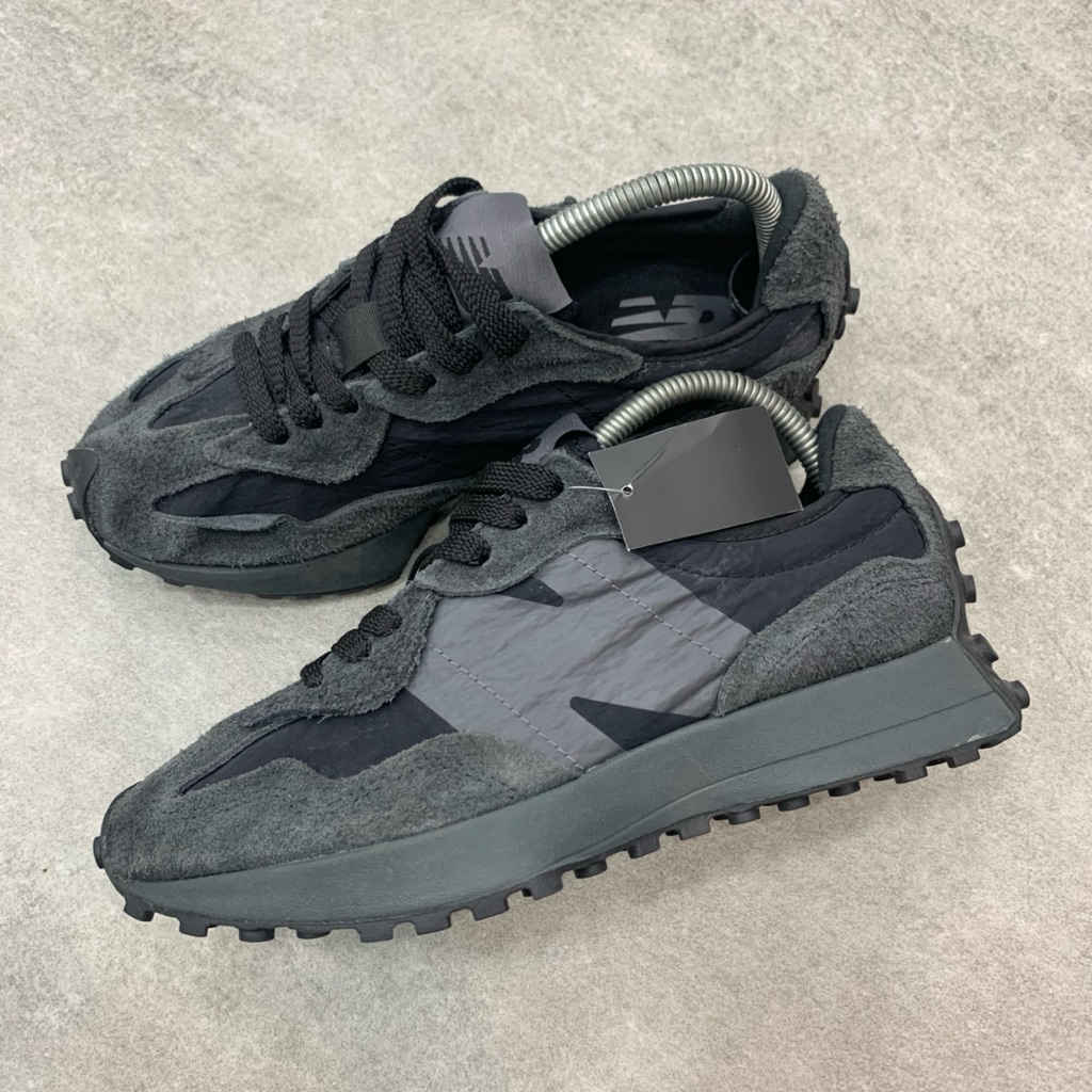 New Balance 327 Full Black