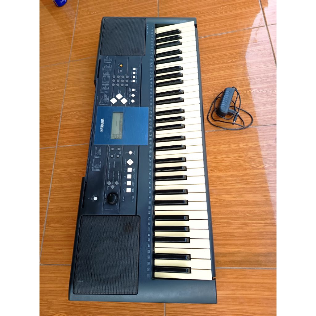 alat musik piano keyboard yamaha psr e333 normal bekas. perawatan