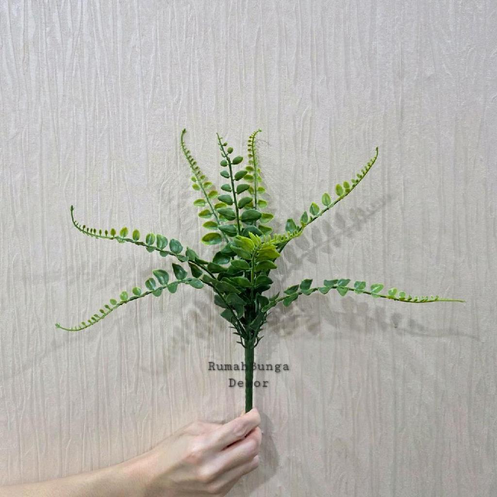Daun Pakis Grup Artificial K / Artificial Sharp Fern K