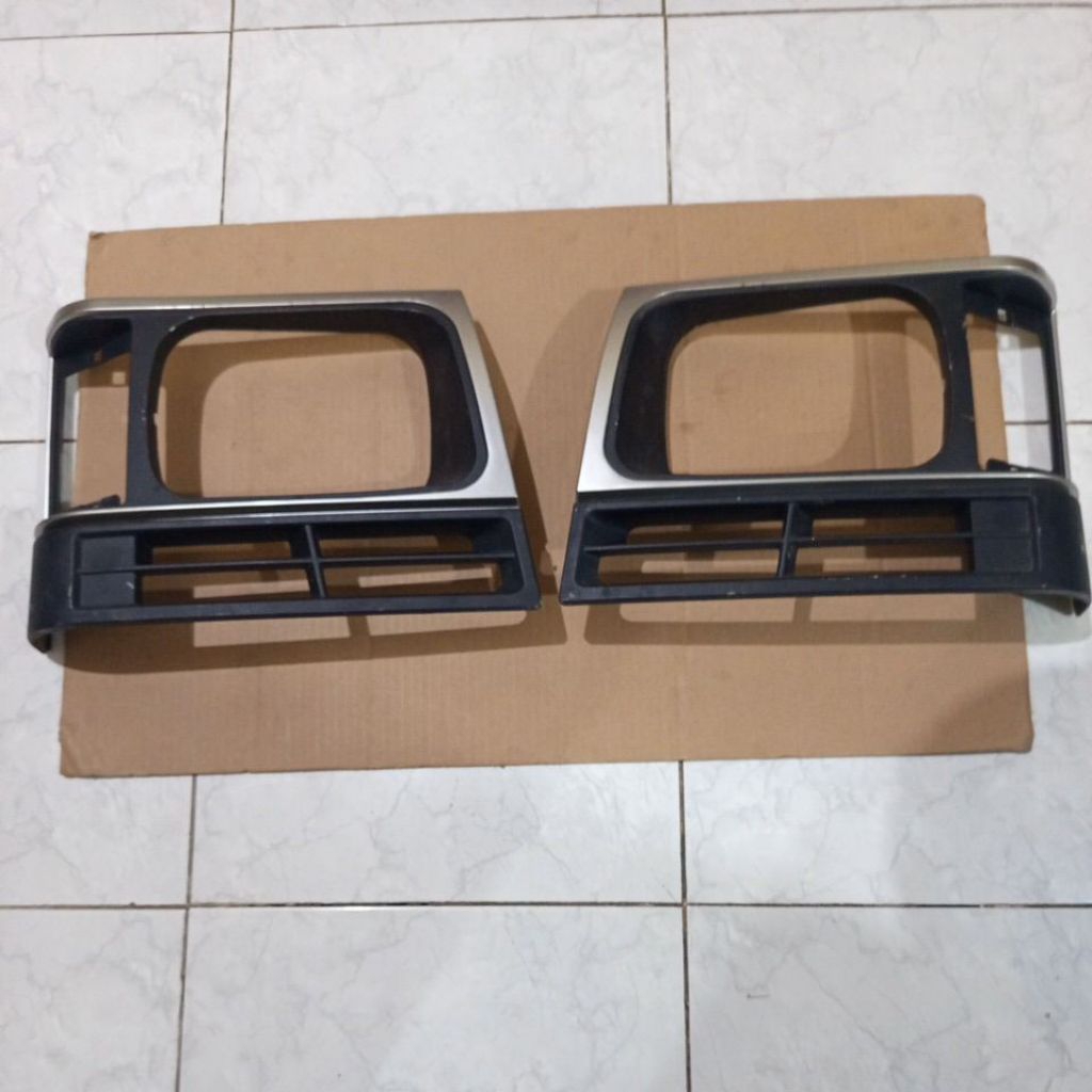 Ring lampu depan Mitsubishi L300 frame headlamp L300