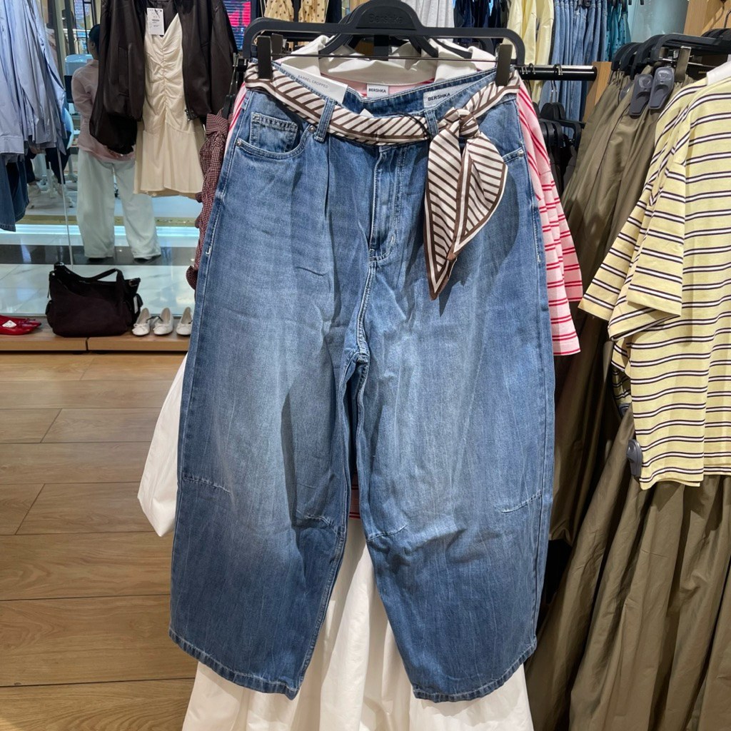 Jeans Barrel Crop BERSHKA Women Jastip (jasa titip)