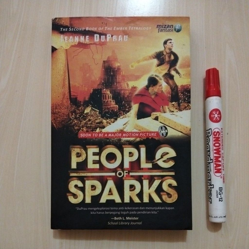 PEOPLE OF SPARKS - JEANNE DUPRAU - PENERBIT MIZAN FANTASI 2009 - Buku Bekas Murah Original - B15