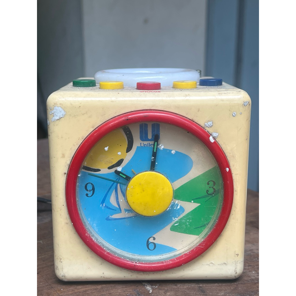 Analogue Alarm Clock / Jam Alarm Analog plus Radio 2 Band (AM/FM) LW-301, Souvenir / Kenang-kenangan