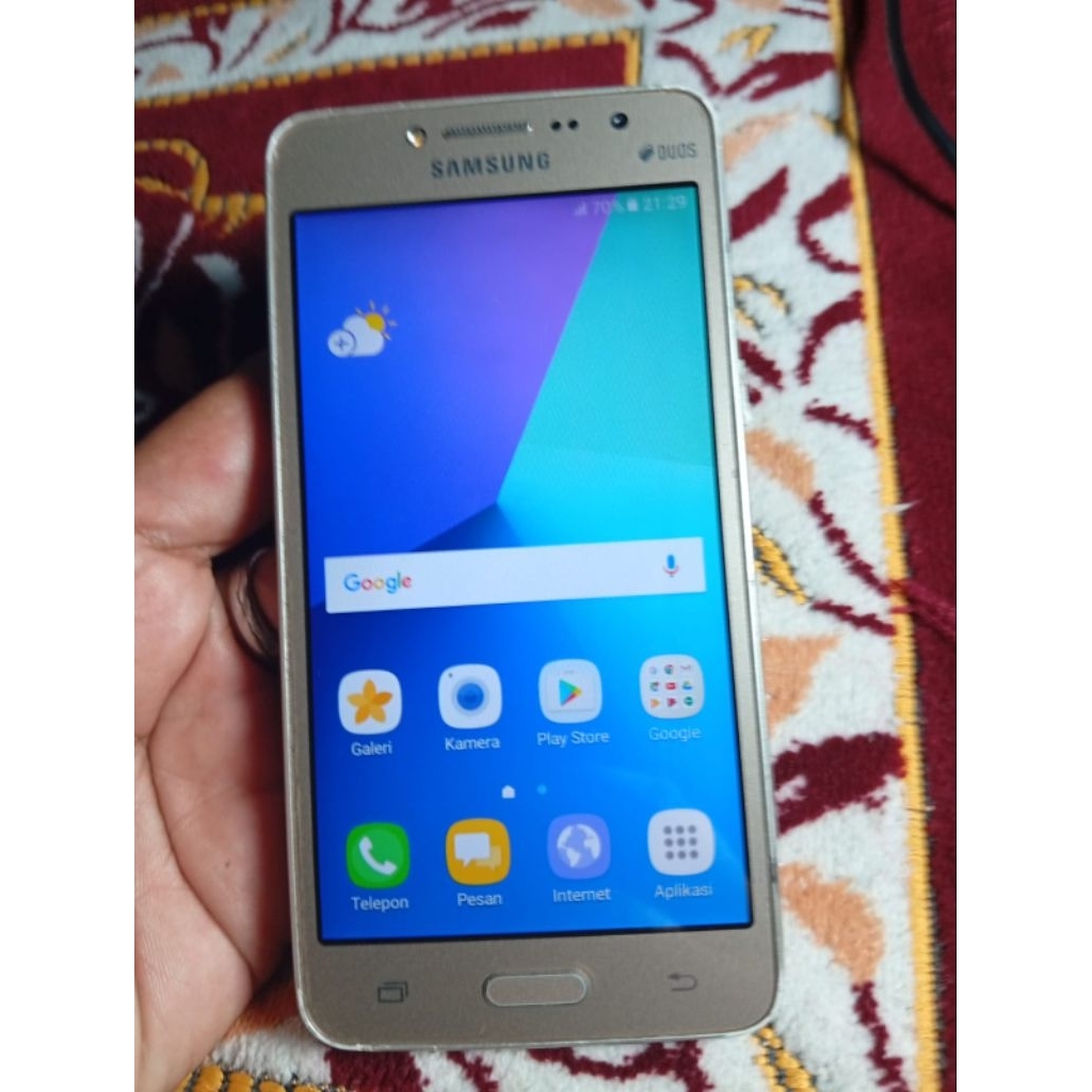 Samsung galaxy J2 prime kondisi normal semuanya siap pake mulus no minus handphone second berkualita