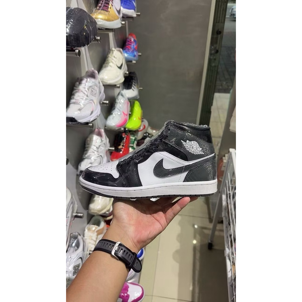 Jordan 1 Mid Black White Dark Grey