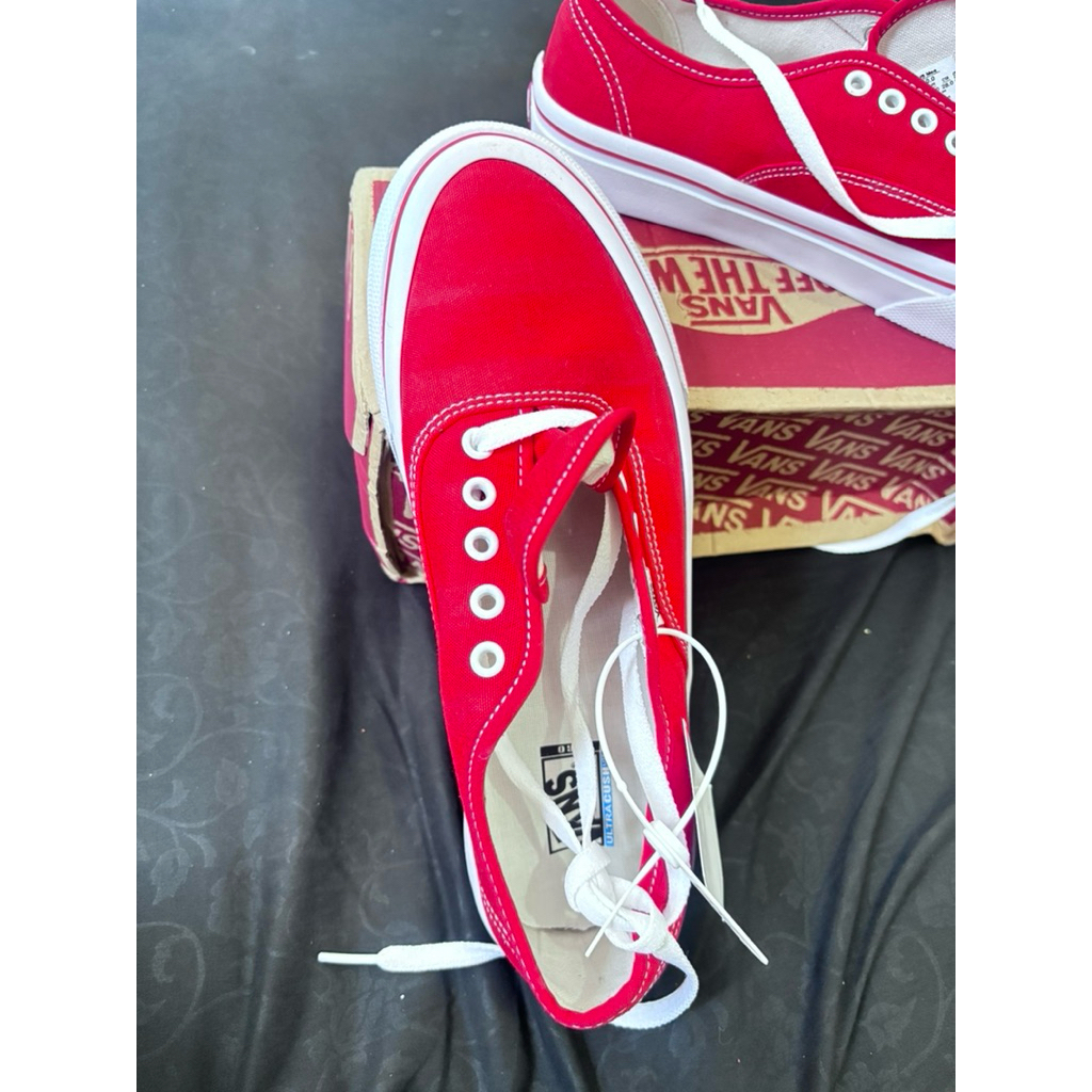 VANS AUTHENTIC RED UKURAN 43 SECOND