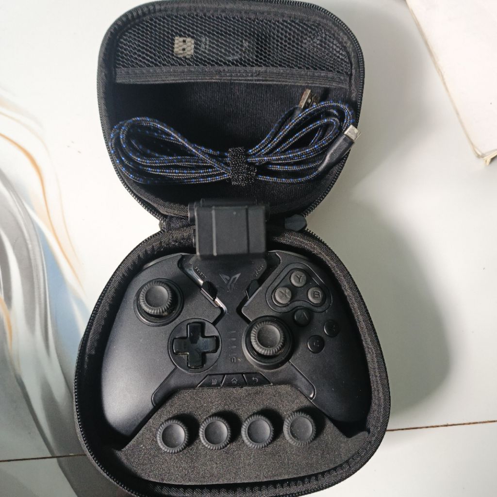 Flydigi apex 2