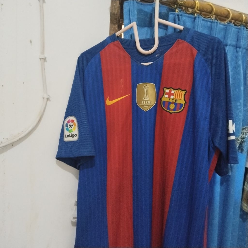 FC Barcelona Home Jersey 2016/2017 with No. 10 Lionel Messi