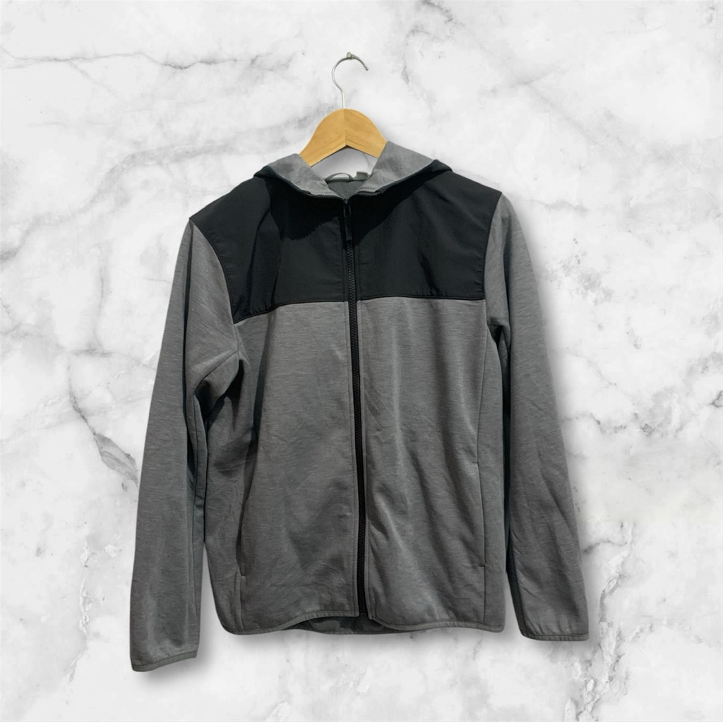 hoodie zipper uniqlo abu sz M kids (105-108*63)