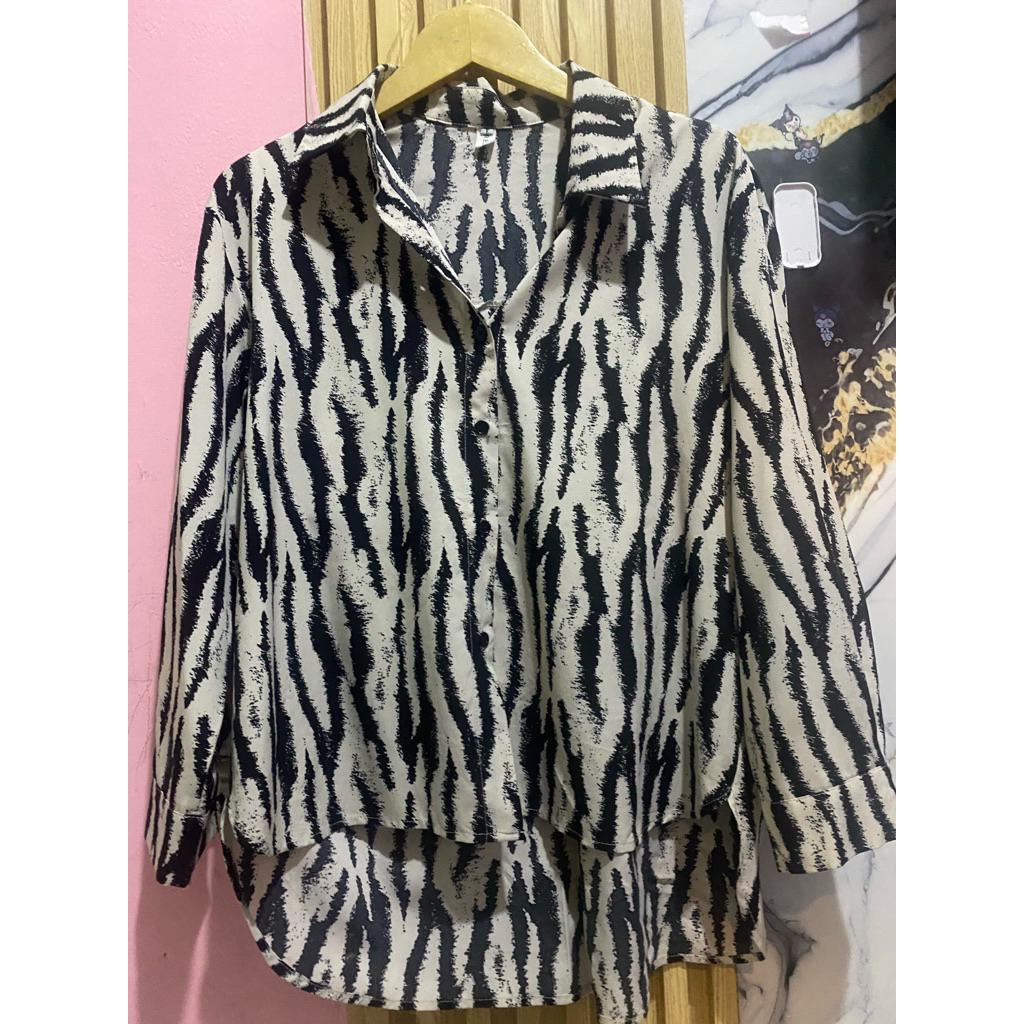 Kemeja Wanita Motif Zebra