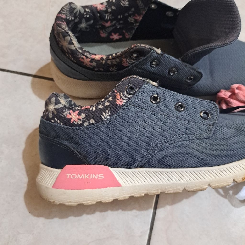 [PRELOVED] Sepatu Tomkins wanita