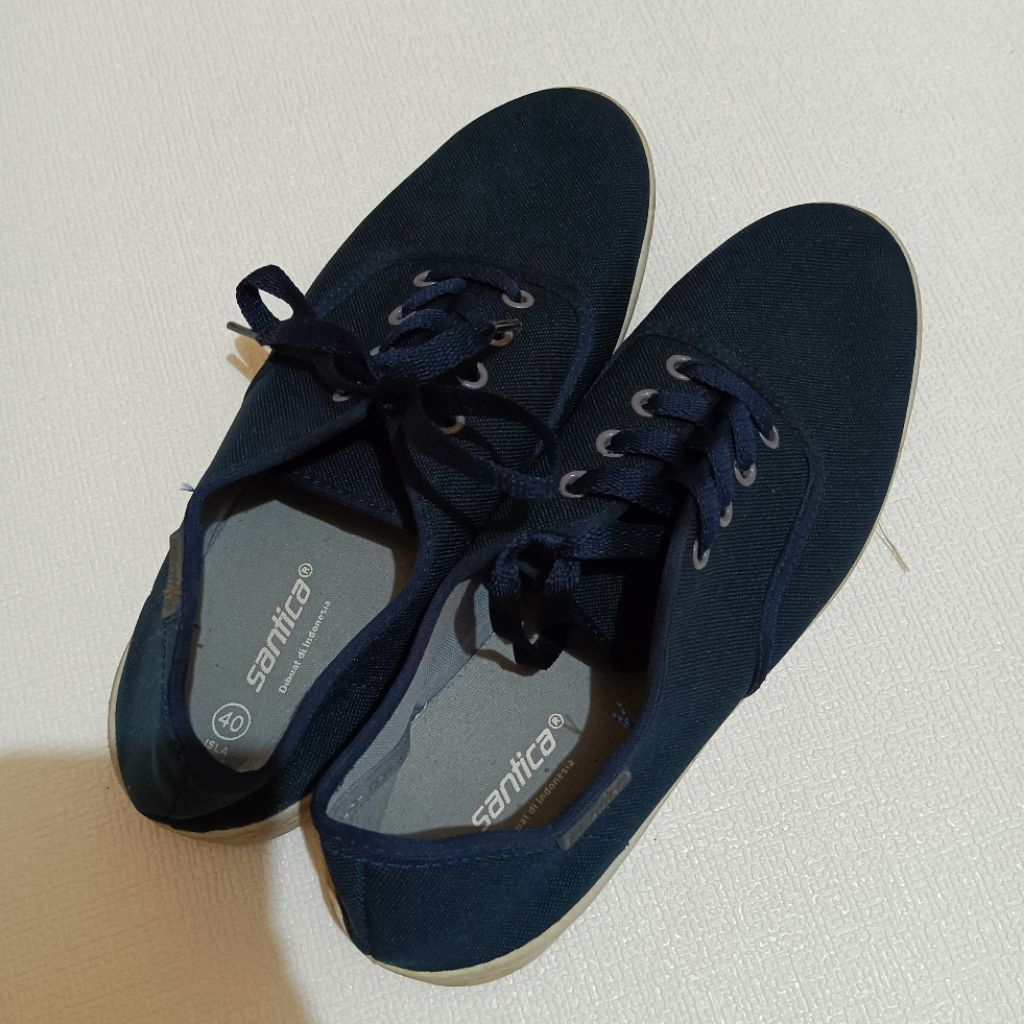 PRELOVED - Santica Sepatu Casual Sneakers Wanita Size 40