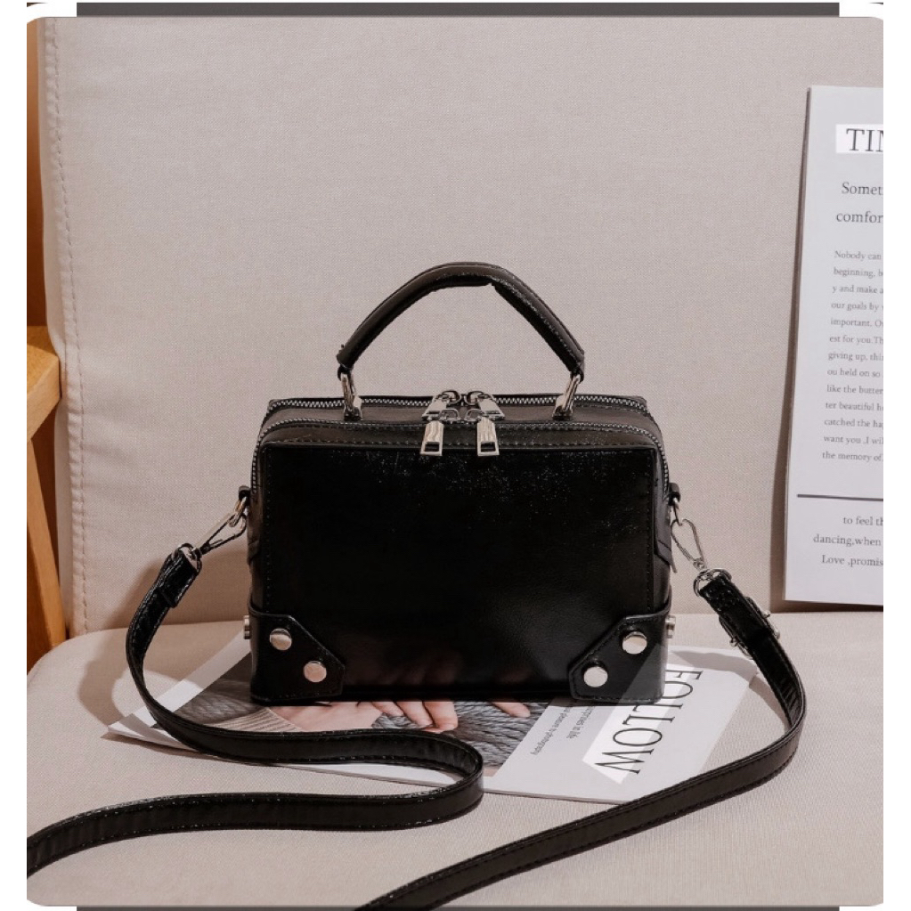 Tas model kotak size small warna hitam/tas wanita z**a