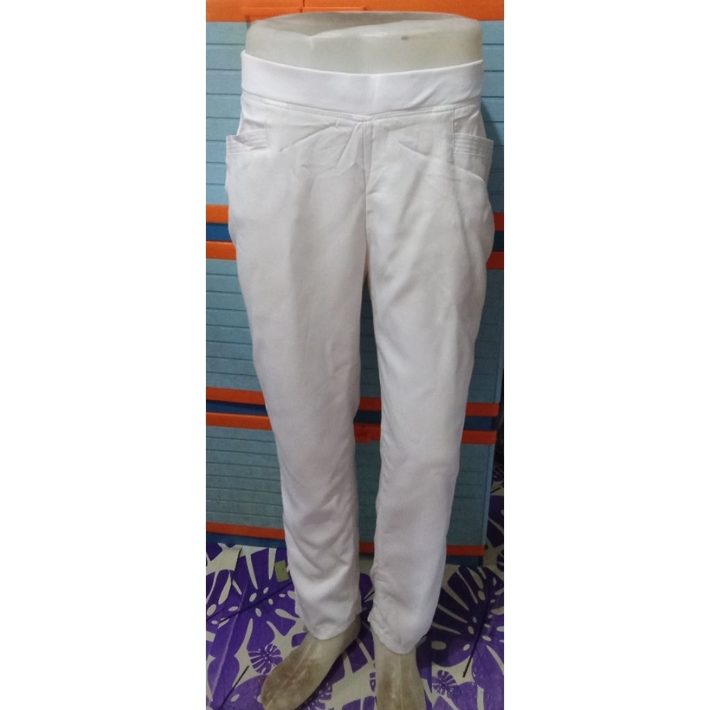 Celana Wanita Putih Preloved