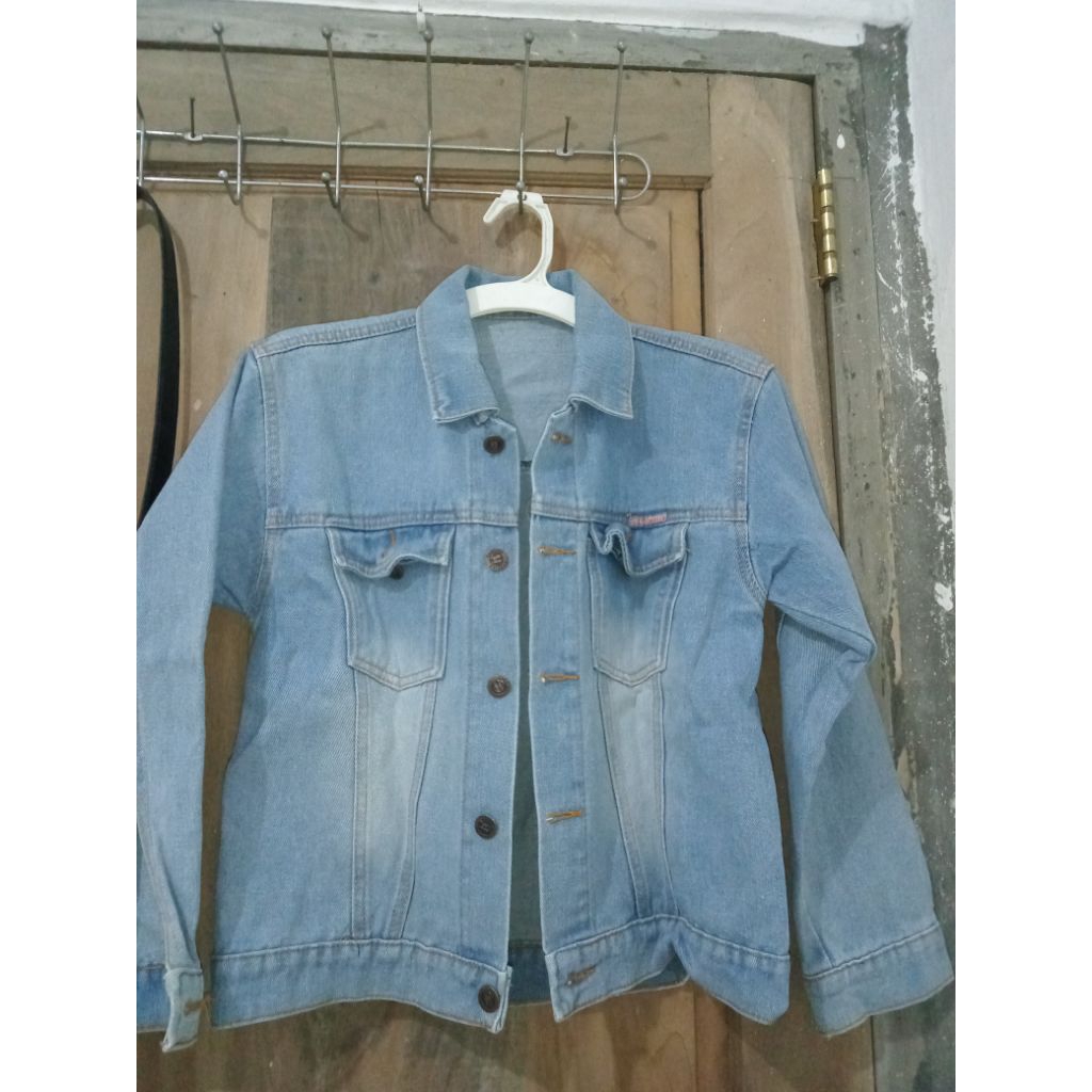 Jaket Jeans Wanita Bekas milik pribadi