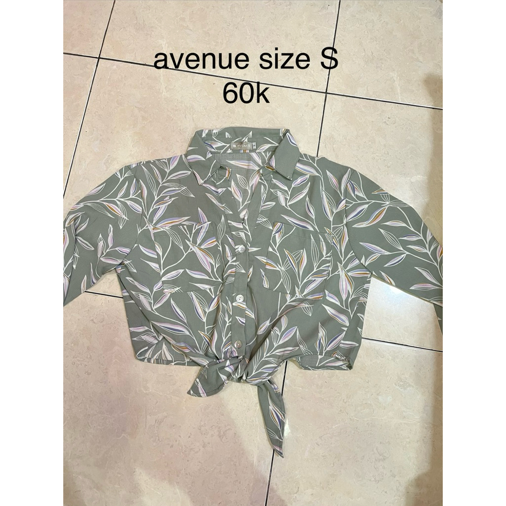 PRELOVED KEMEJA MERK AVENUE