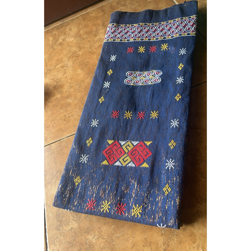 Kain Tenun Jepara Motif Toraja Dengan Kombinasi Benang Emas ukuran 3m x 1,2m