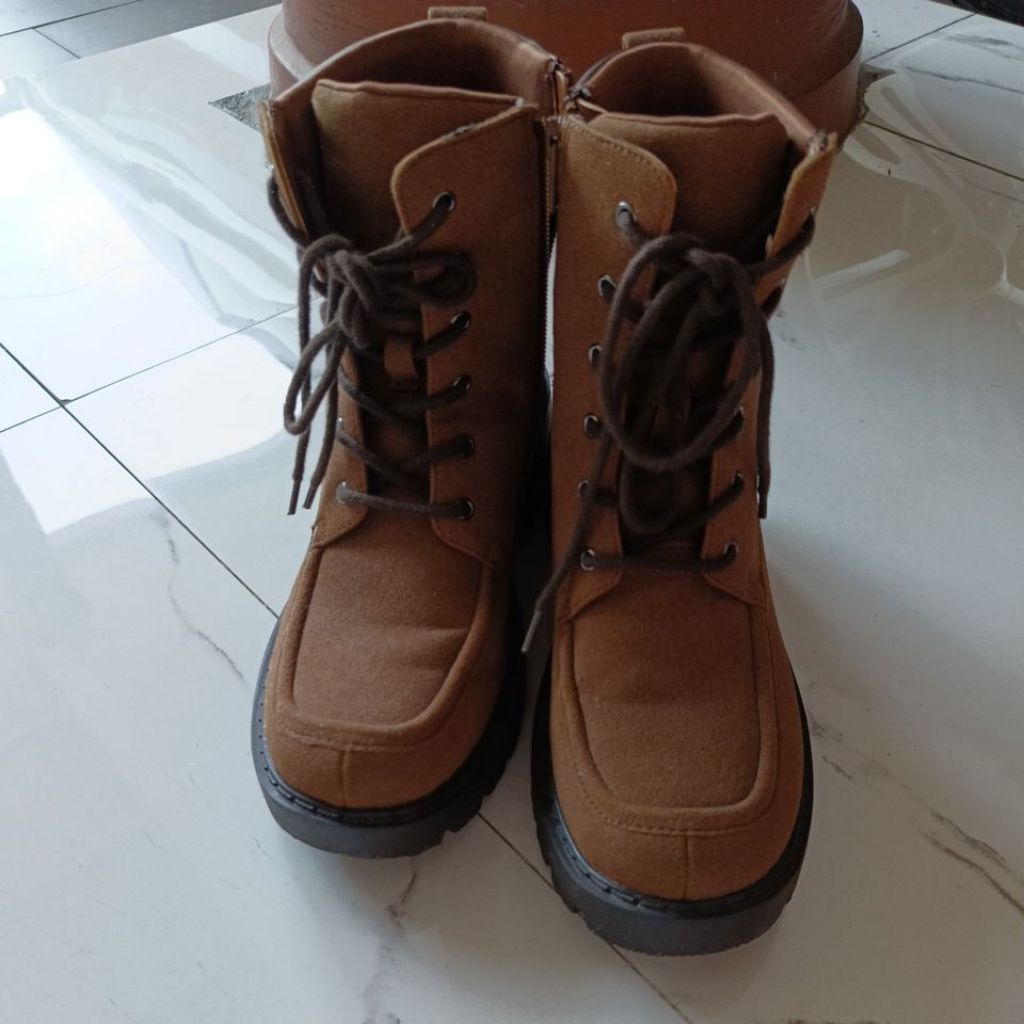 Preloved GU Boots musim dingin winter boots