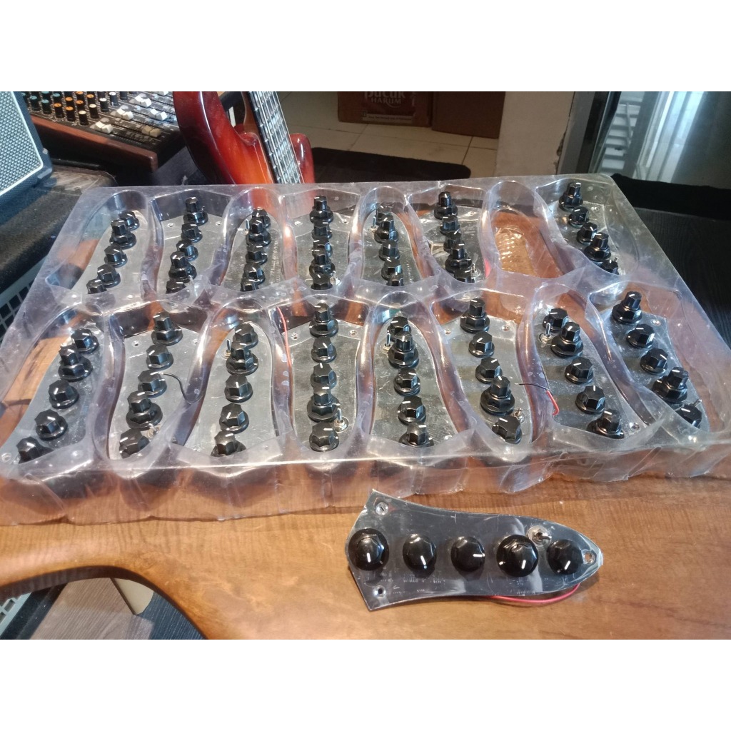 Sire Marcus Miller V7 Preamp bass