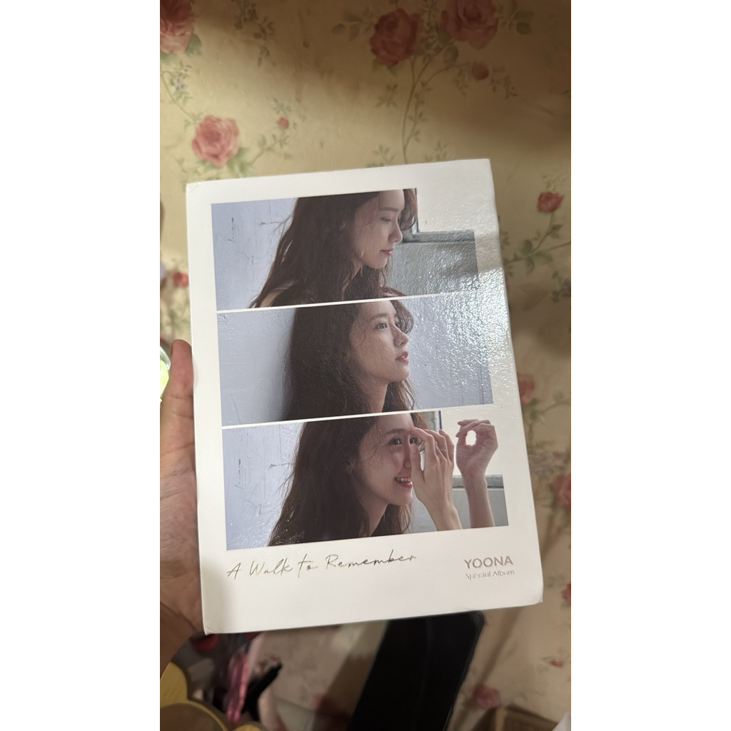 SPECIAL ALBUM YOONA - A Walk To Remember