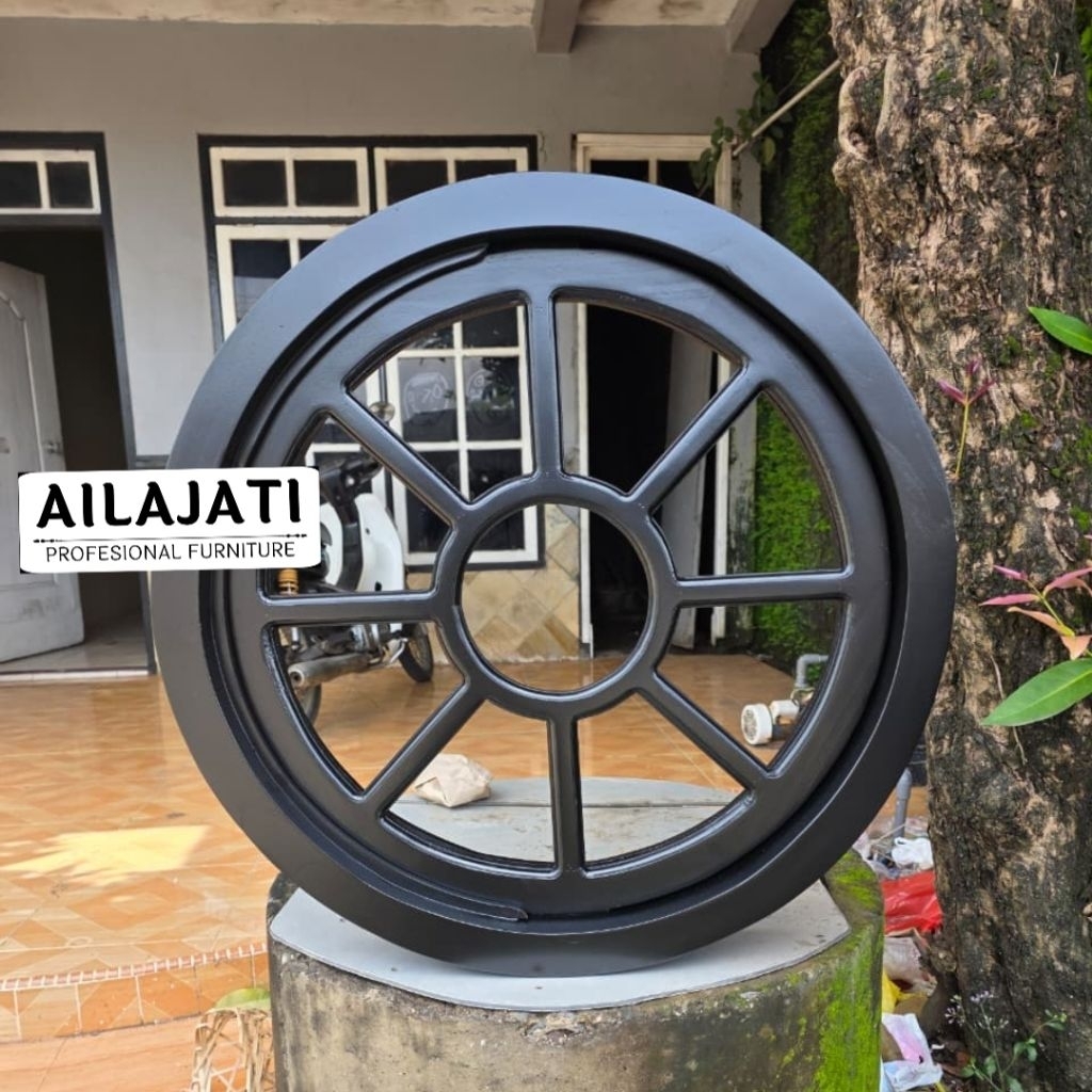 Jendela Bulat Aesthetic Putar Kayu Jati KB8 Diameter 70cm