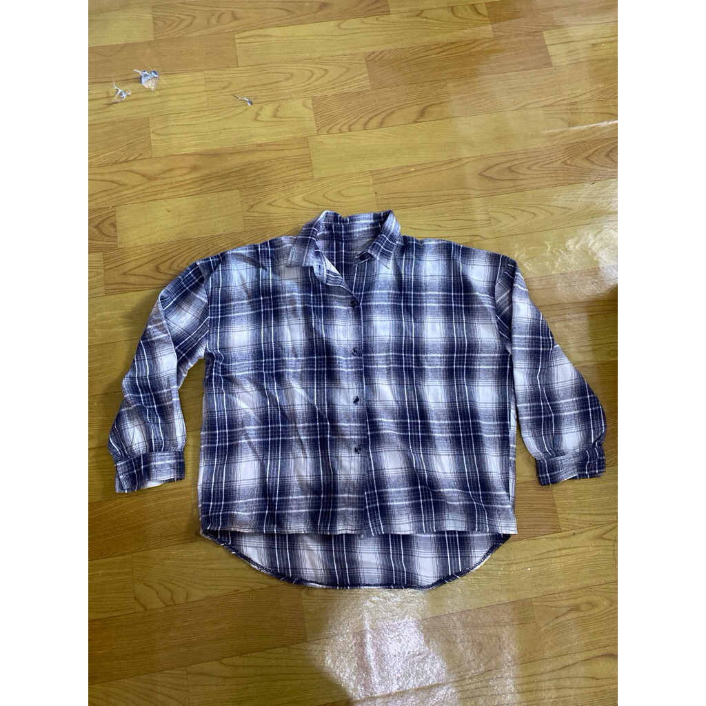 Preloved Kemeja Flanel Crop Kotak Hitam Putih Wanita