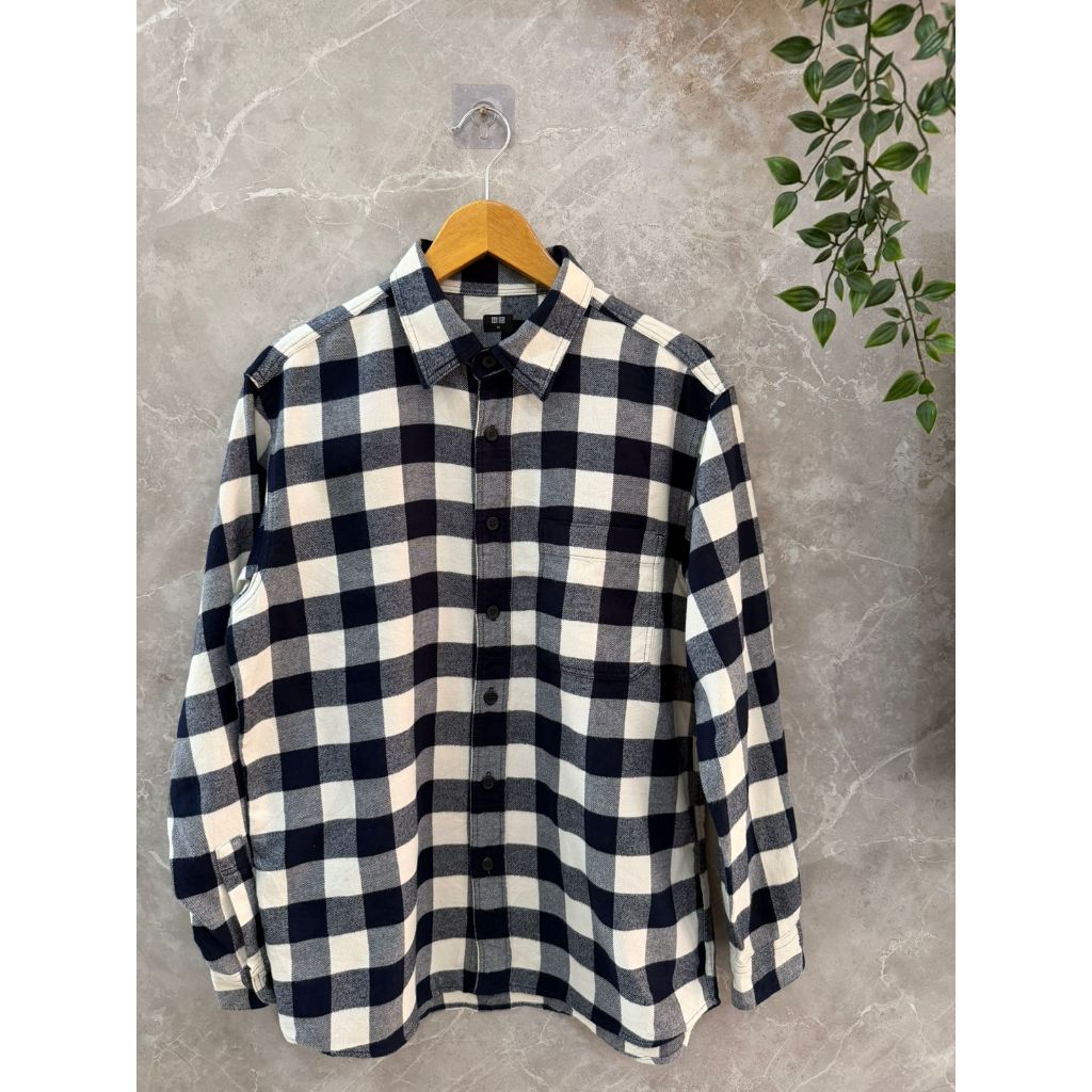 Uniqlo Flannel Shirt Kotak Hitam Putih Clean Size M