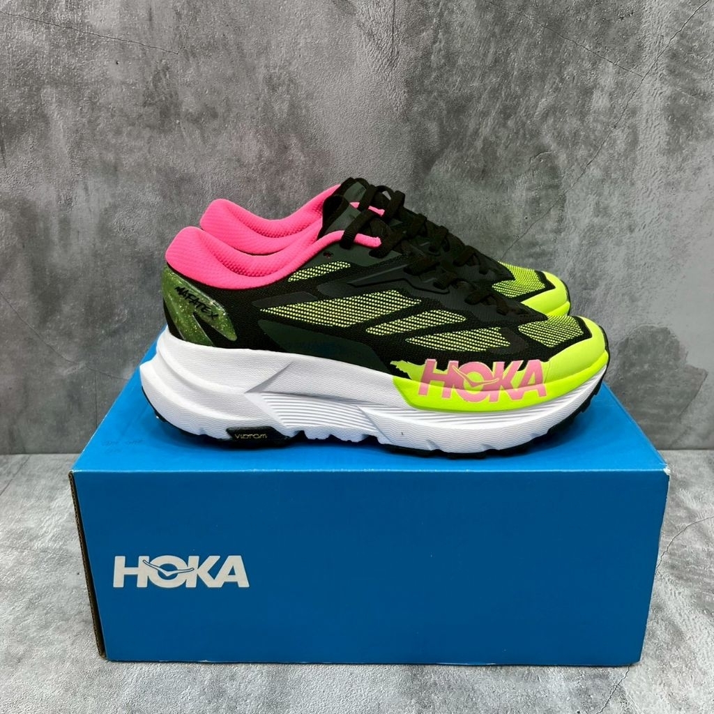 Sepatu olahraga Hoka metafe