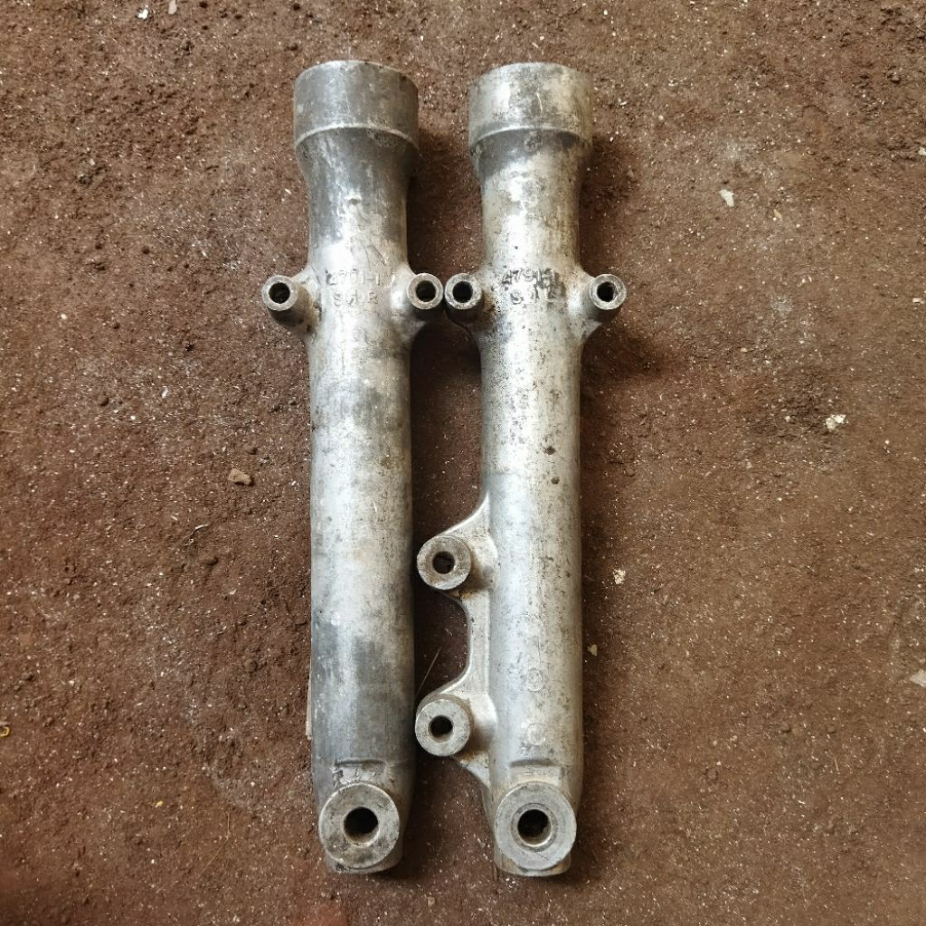 Buttom shockbreaker depan SUZUKI THUNDER 125 original used