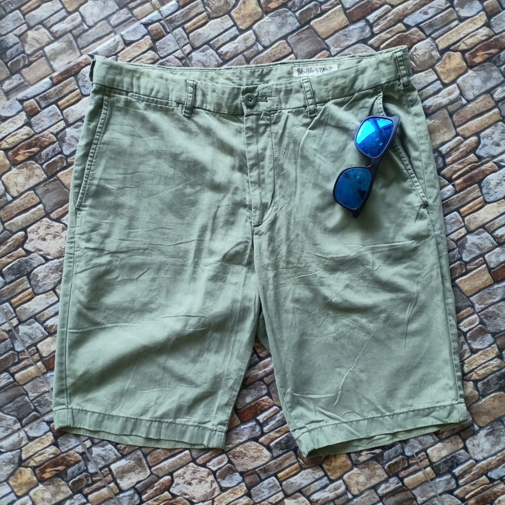 Celana pendek Chino brand UNIQLO original tag PL bagus
