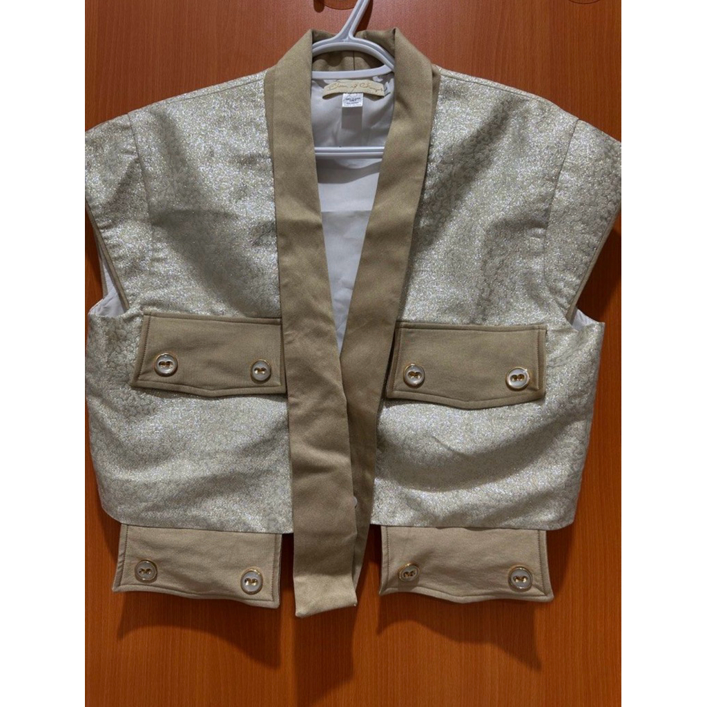 Bloom et Champs Gold Crop Blazer Elegant Size L Like New Preloved