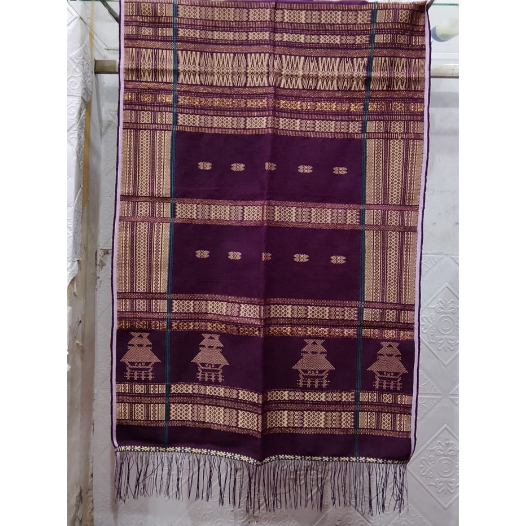 uis nipes rumah adat