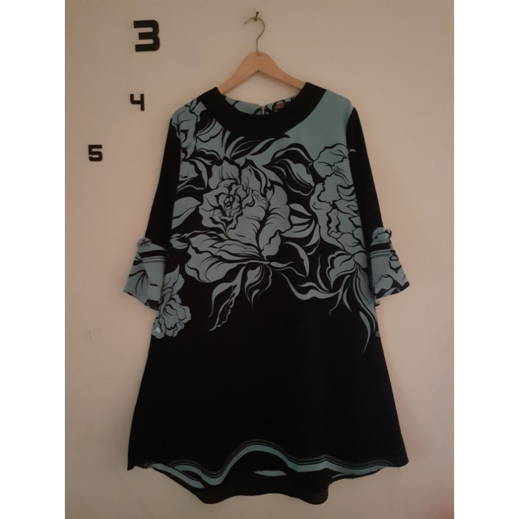 preloved atasan tunik jumbo mawar biru