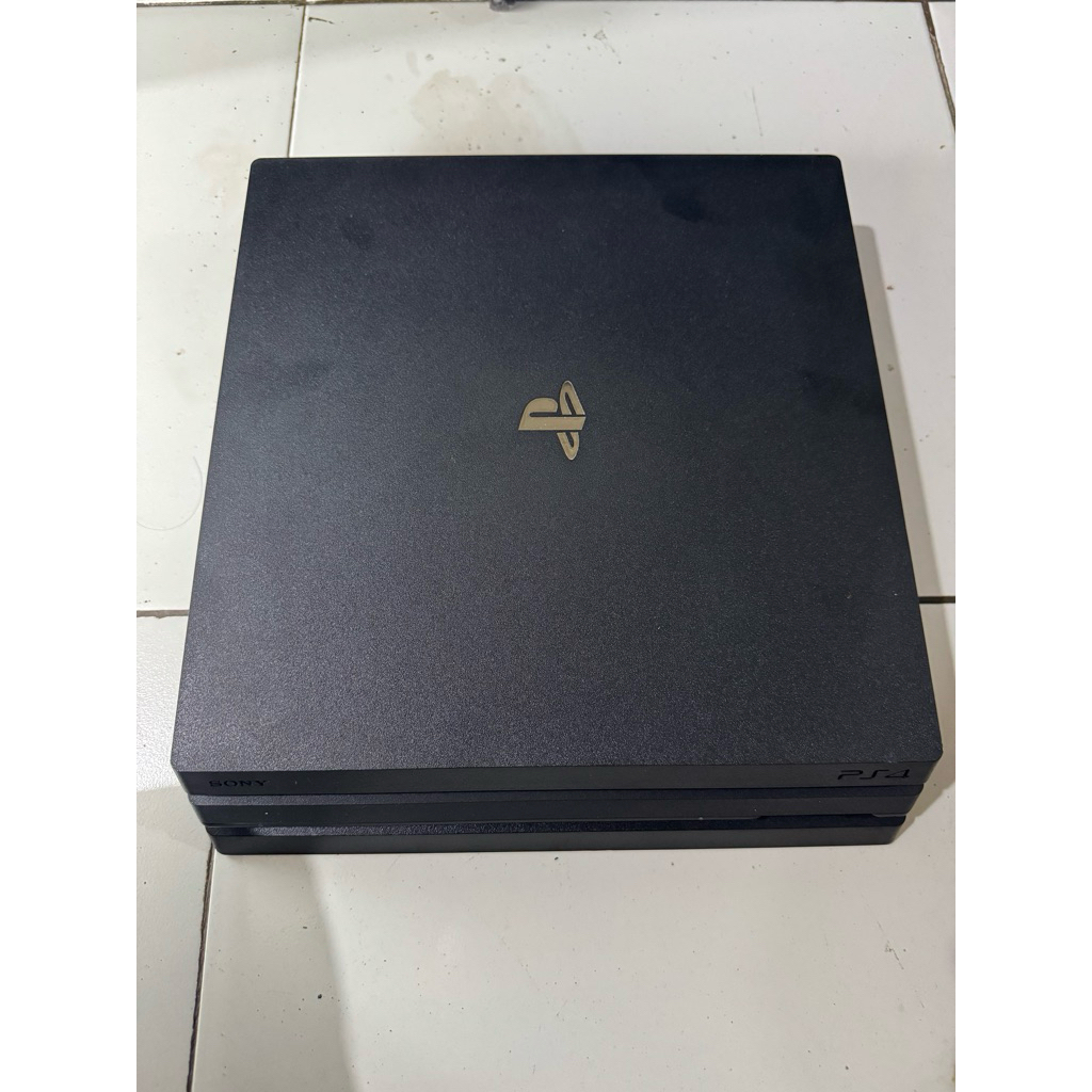 Ps4 pro hen 1 tb second