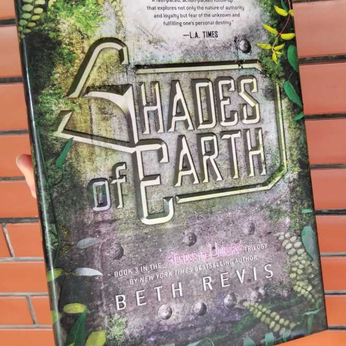 Beth Revis Shades of Earth Across The Universe Trilogy Book 3 (HC) Buku Young Adult Fiction Bahasa I