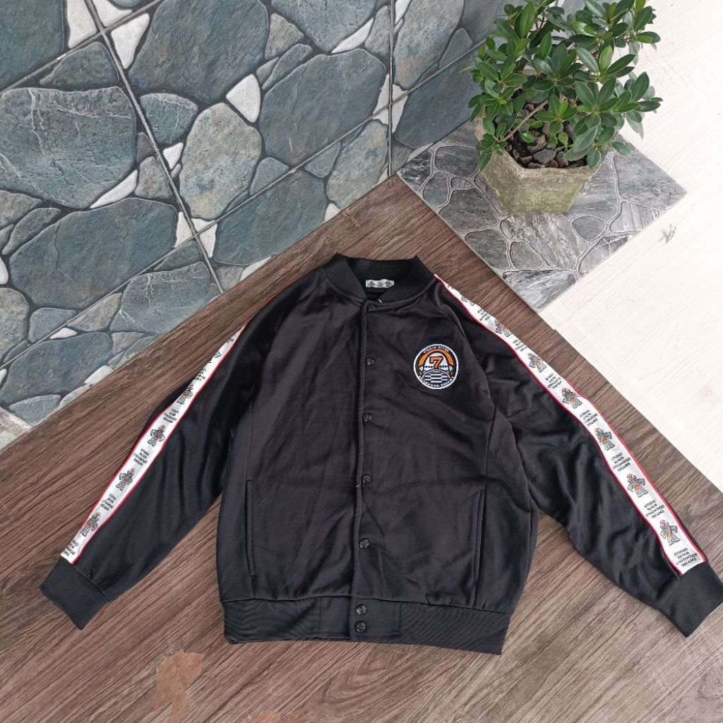 varsity gu uniqlo x studio seven muluss ( sz L perhatikan pxl)