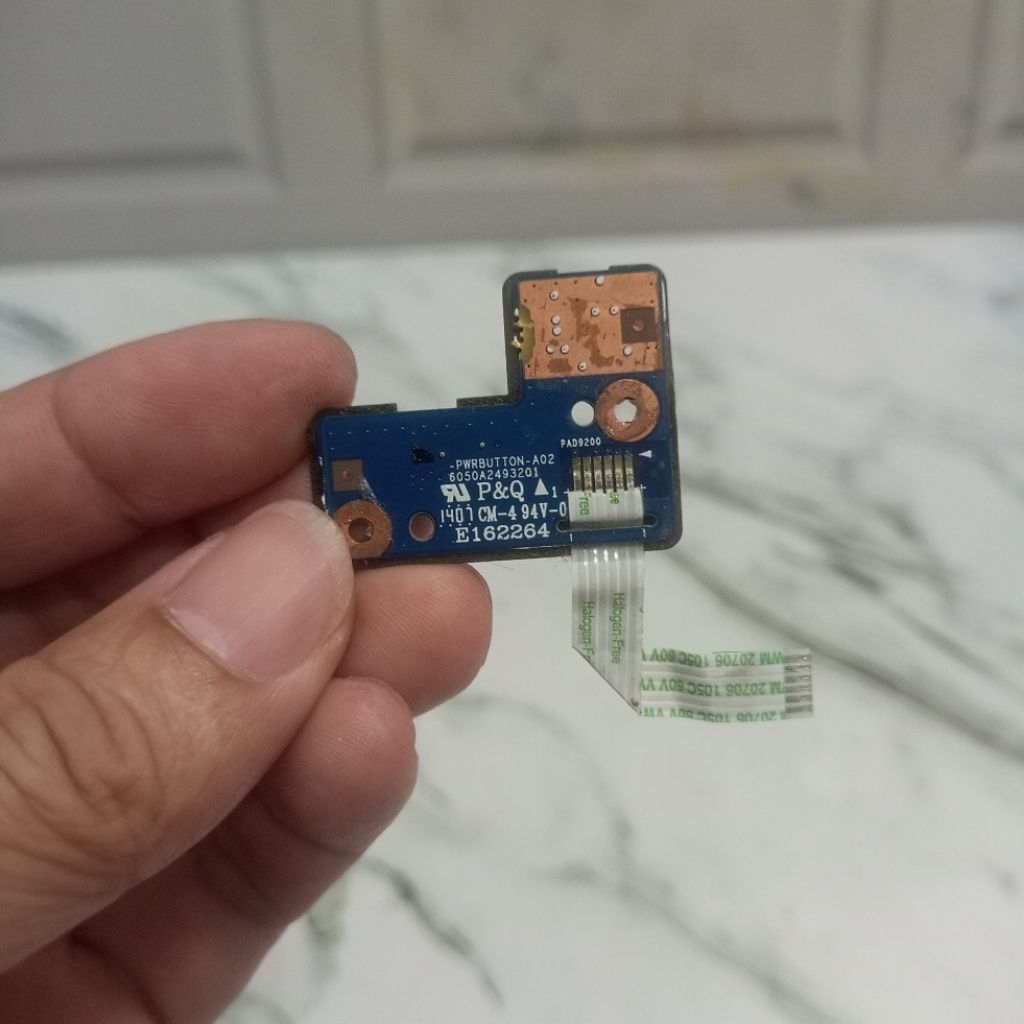 Switch Power Bekas Cabutan dari Laptop HP1000