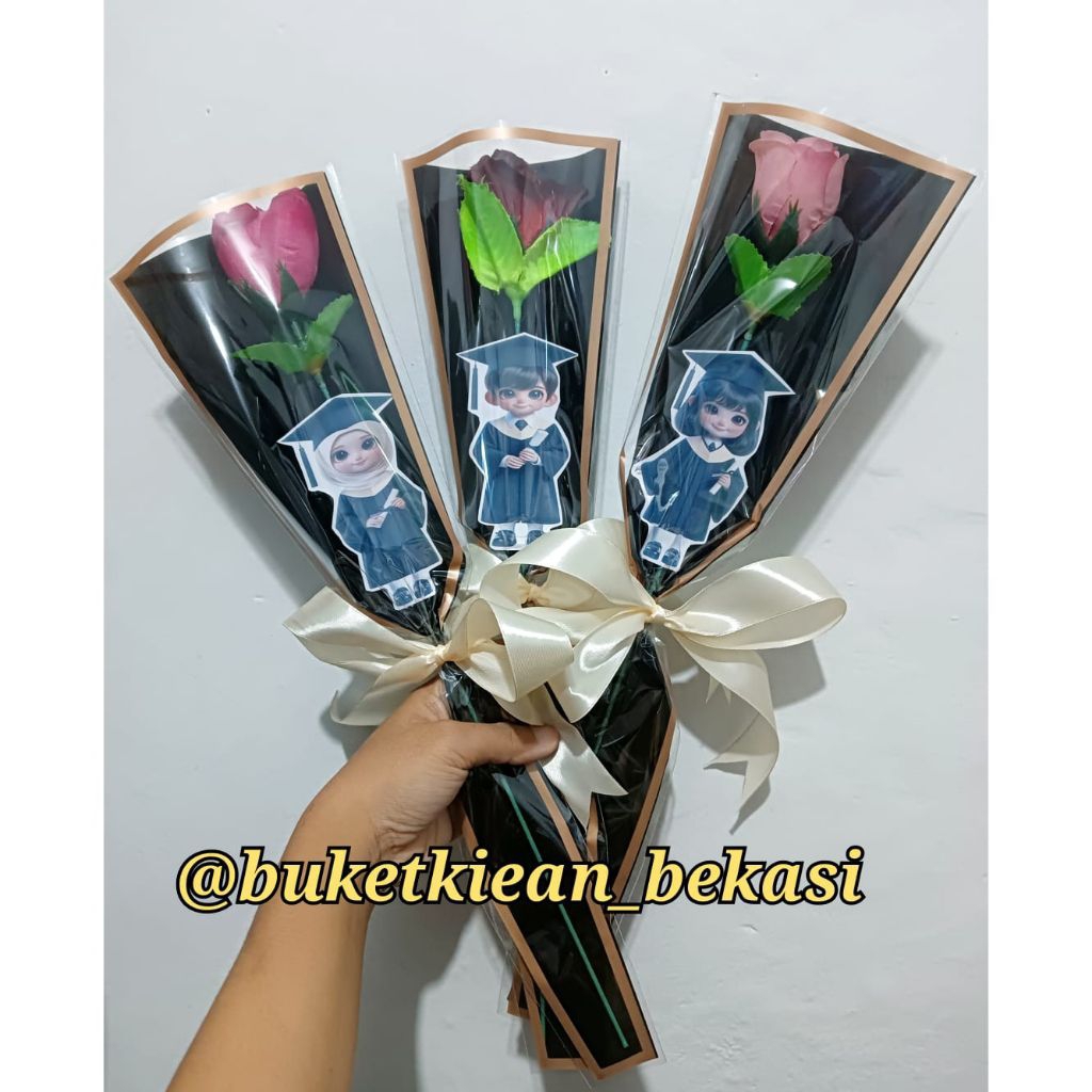 buket wisuda mini / buket topper wisuda/ buket wisuda TK/ buket mawar