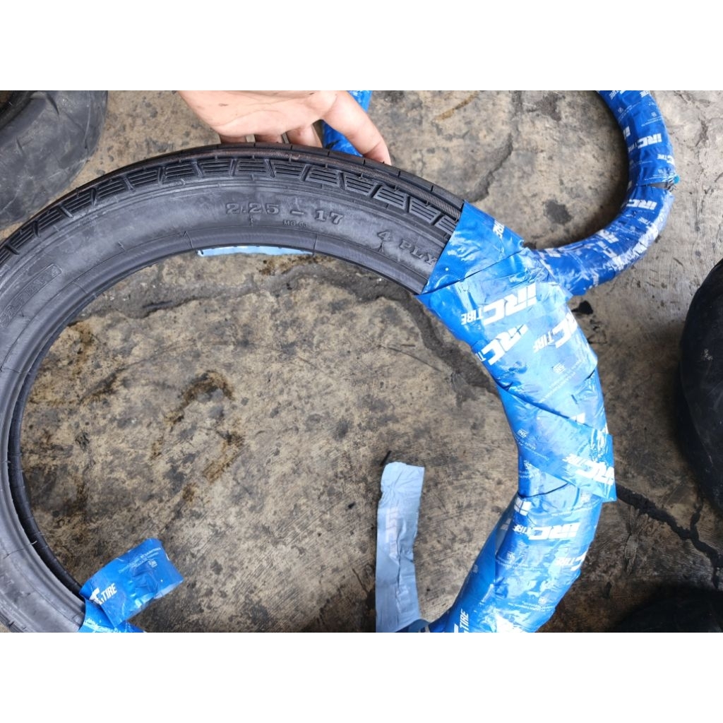Ban depan motor bebek merek IRC ukuran 2.25 ring 17