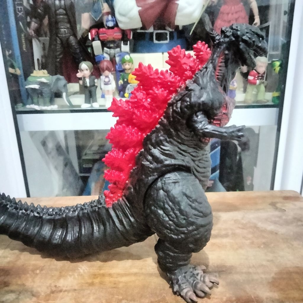 Mainan Action Figure Godzilla Shin Merah - Warna Cerah, Artikulasi Fleksibel, Desain Detail